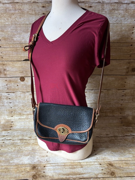 Dooney & Bourke Handbags - Vintage Dooney & Bourke crossbody bag